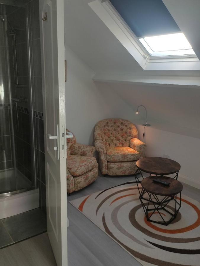 Le Jardin B&B Isigny-le-Buat Exteriör bild