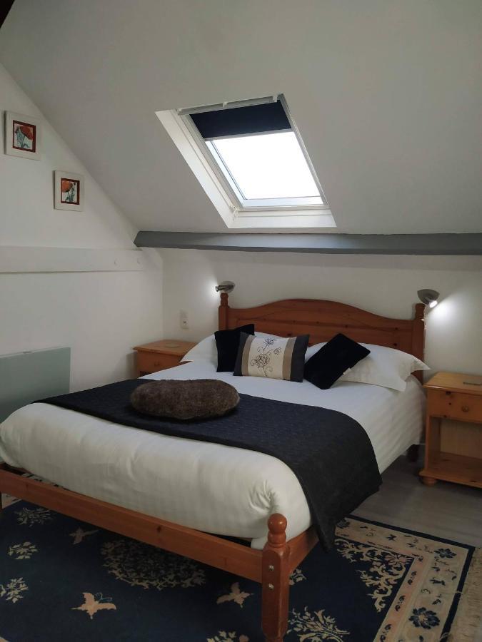 Le Jardin B&B Isigny-le-Buat Exteriör bild