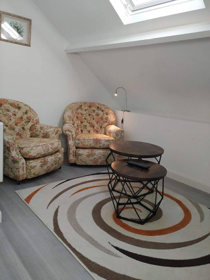 Le Jardin B&B Isigny-le-Buat Exteriör bild