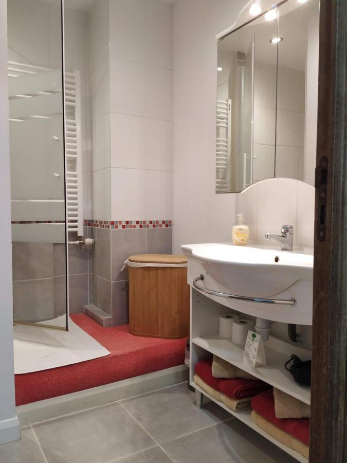 Le Jardin B&B Isigny-le-Buat Exteriör bild