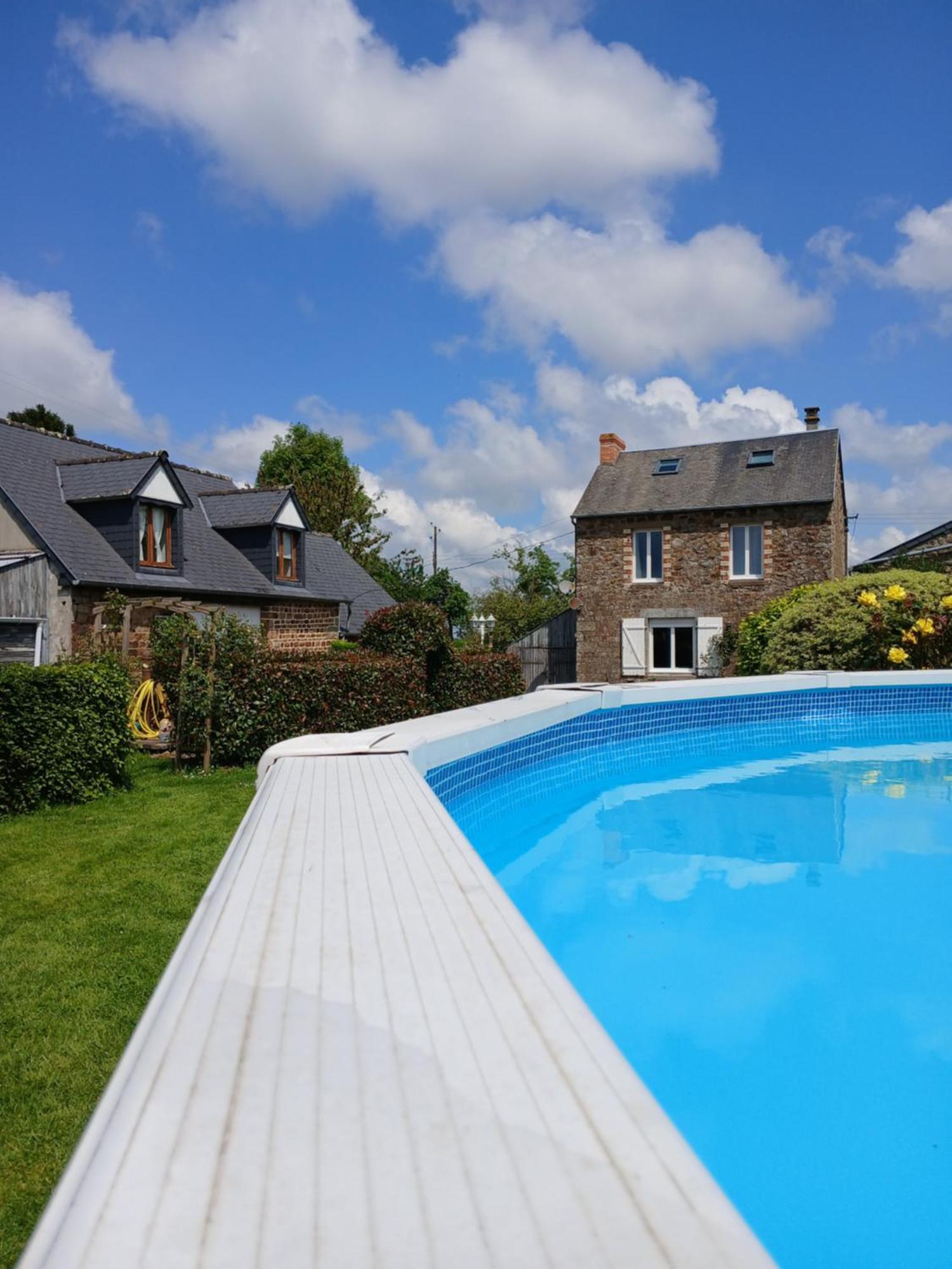 Le Jardin B&B Isigny-le-Buat Exteriör bild