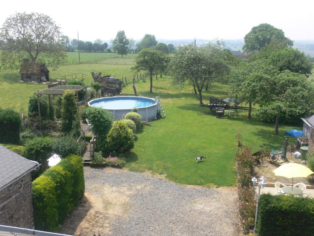 Le Jardin B&B Isigny-le-Buat Exteriör bild