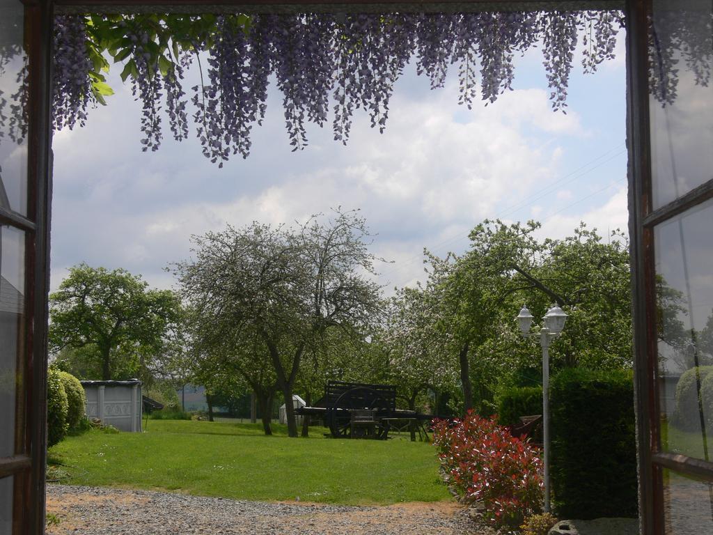 Le Jardin B&B Isigny-le-Buat Exteriör bild