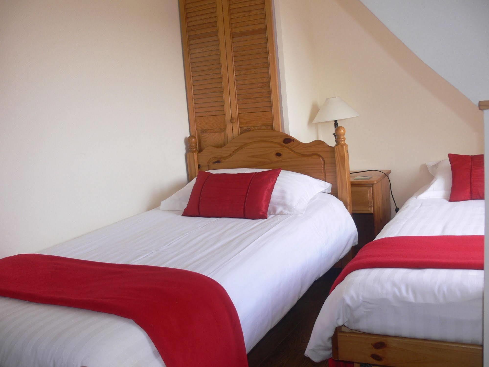 Le Jardin B&B Isigny-le-Buat Exteriör bild