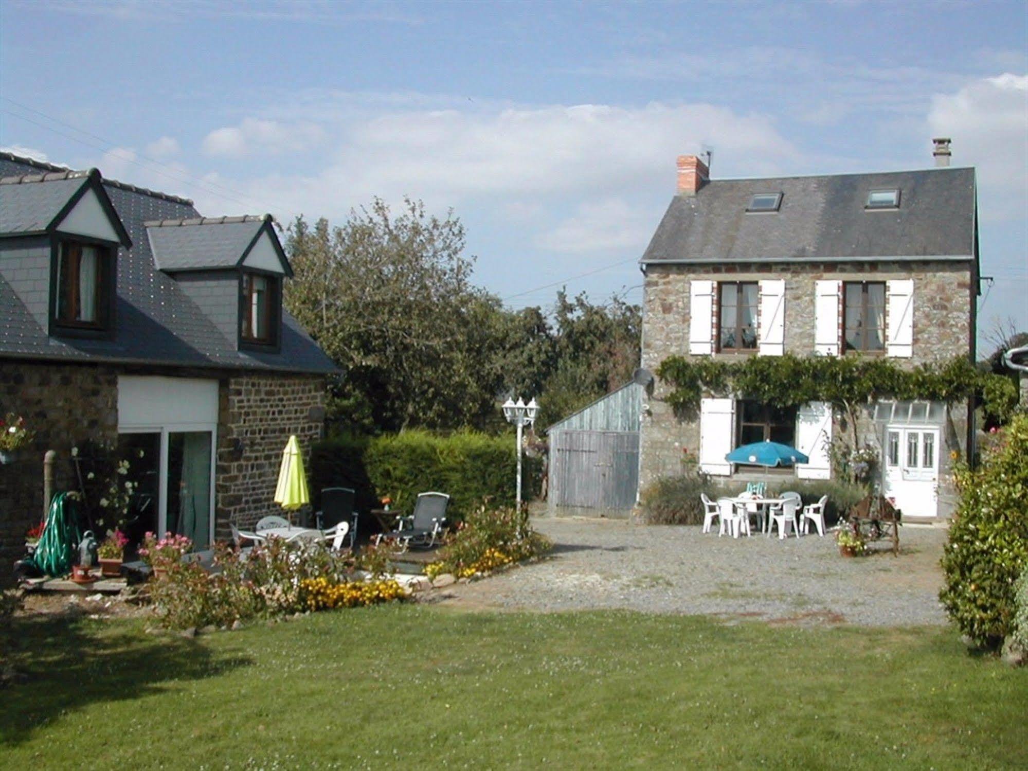 Le Jardin B&B Isigny-le-Buat Exteriör bild