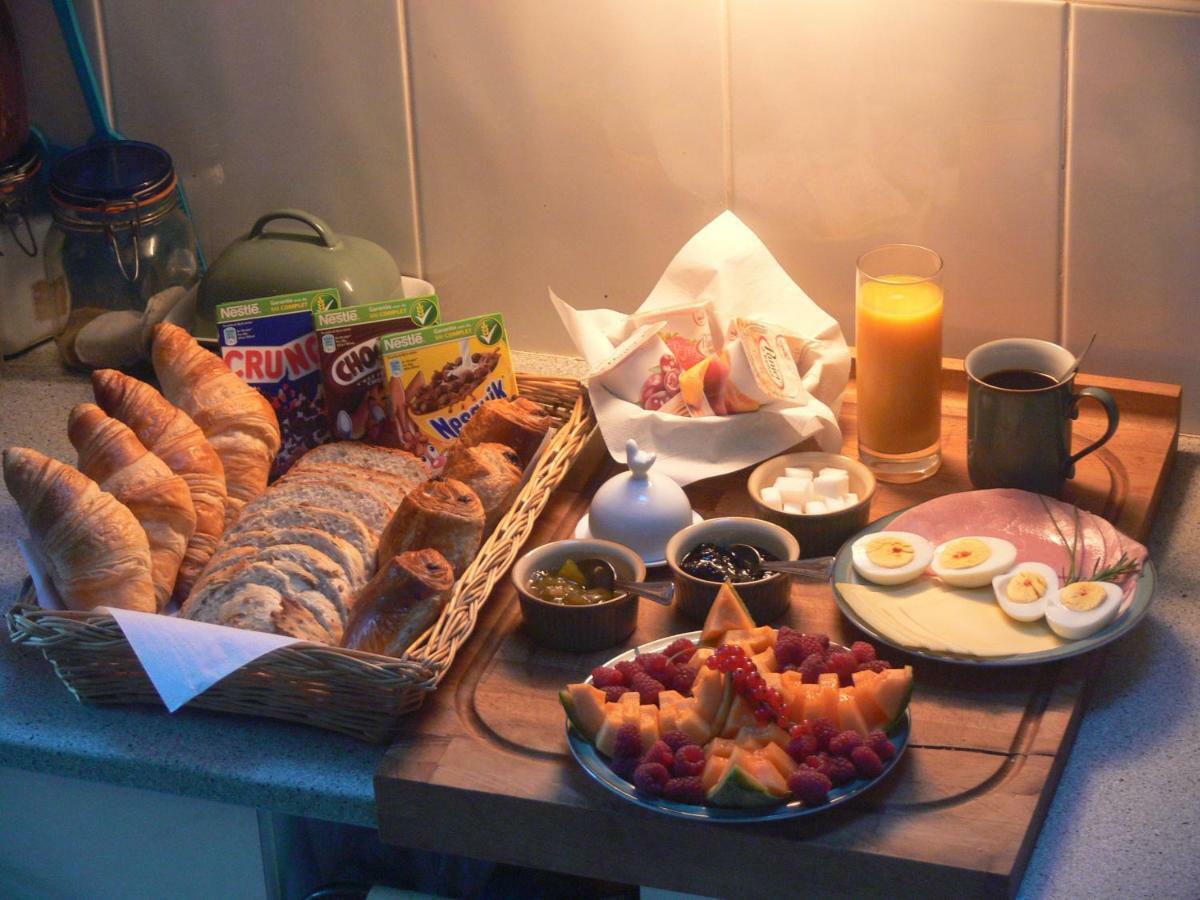 Le Jardin B&B Isigny-le-Buat Exteriör bild