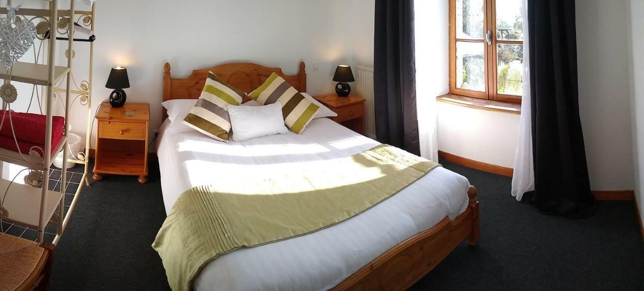 Le Jardin B&B Isigny-le-Buat Exteriör bild